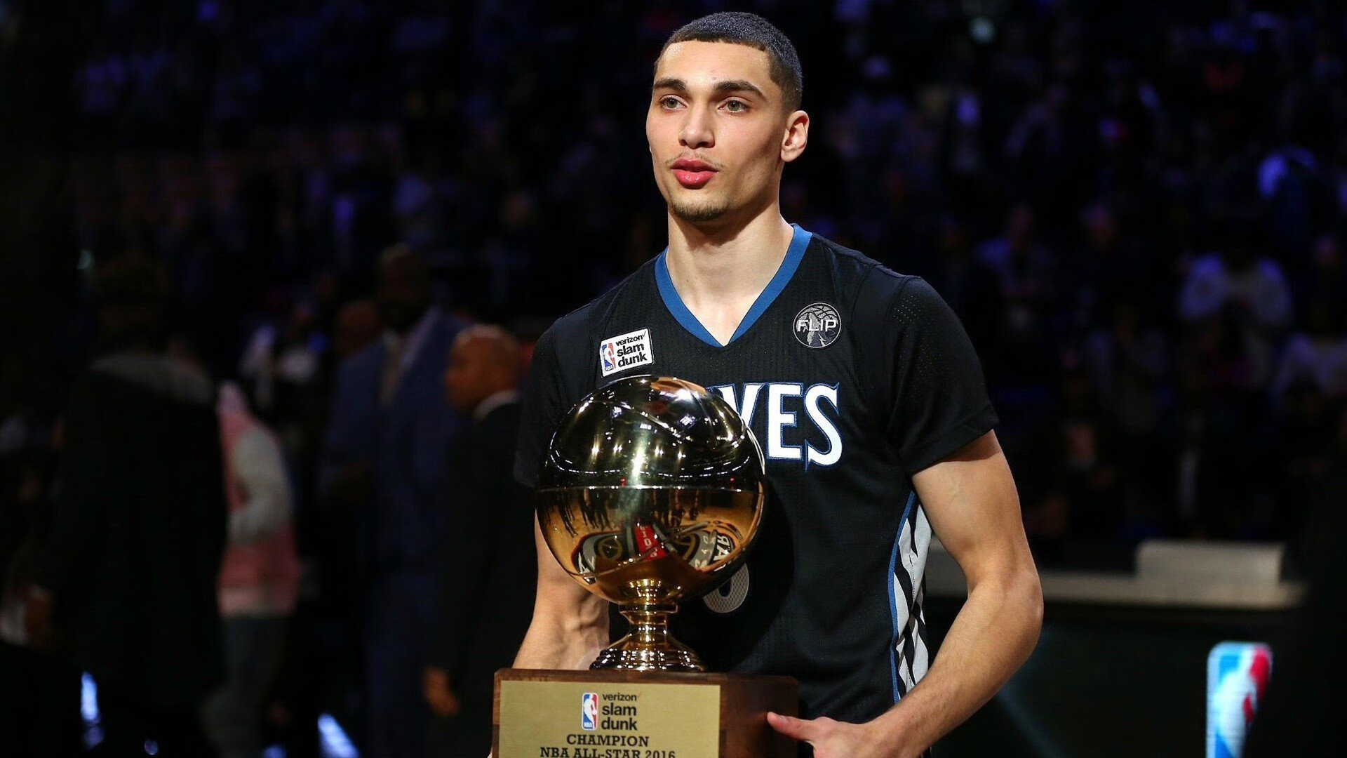 篮网血拼猛龙，霍勒迪成为关键先生，从边缘人到英雄的救赎之路