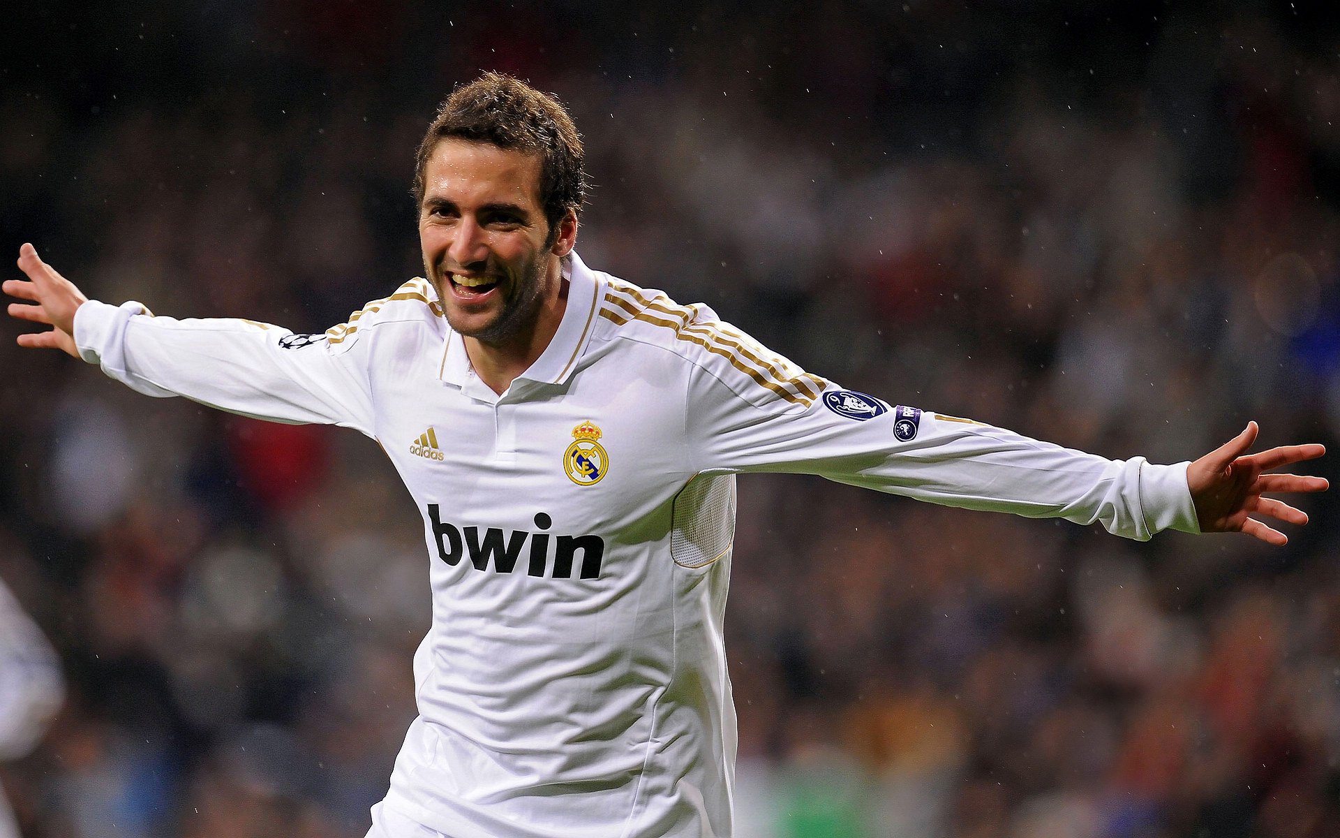 巴斯托尼，从蓝黑到红白，一场比赛定义的中卫艺术